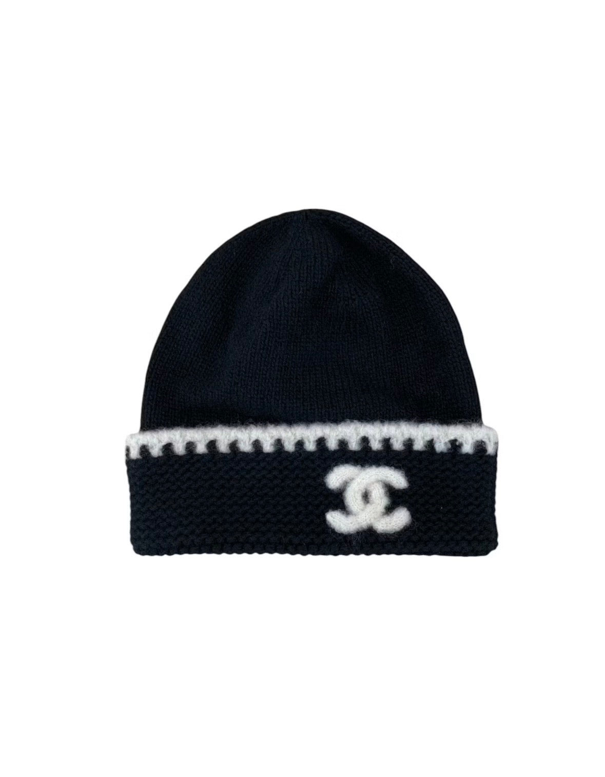 CHANEL CC LOGO LACINESS BEANIE
