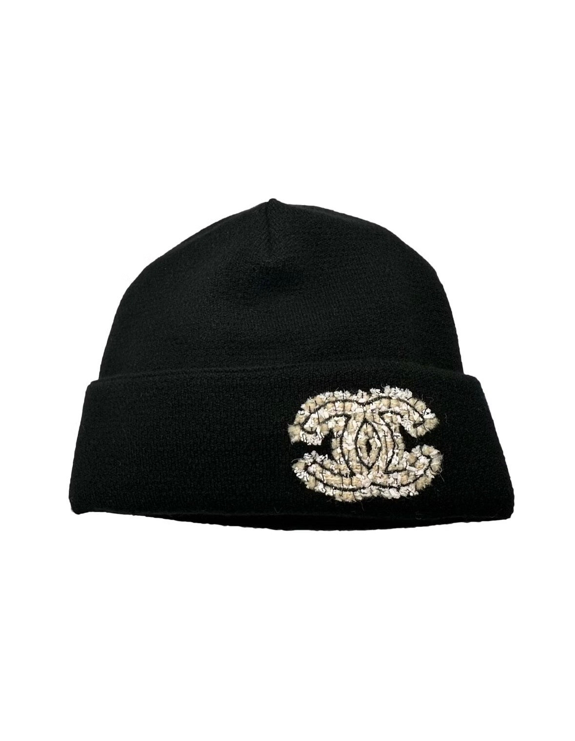 CHANEL CLOCHE BLACK WHITE BEIGE CC LOGO BEANIE